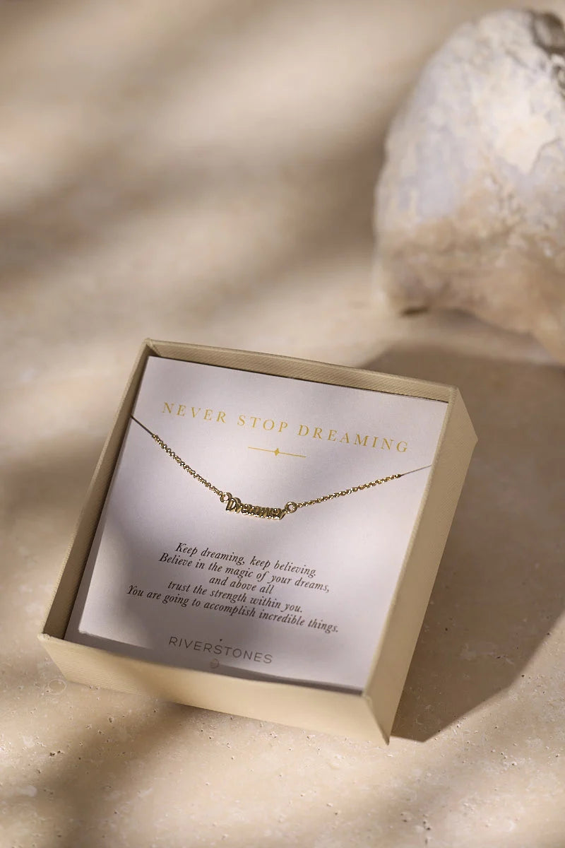 Never stop dreaming Necklace Gold Plated