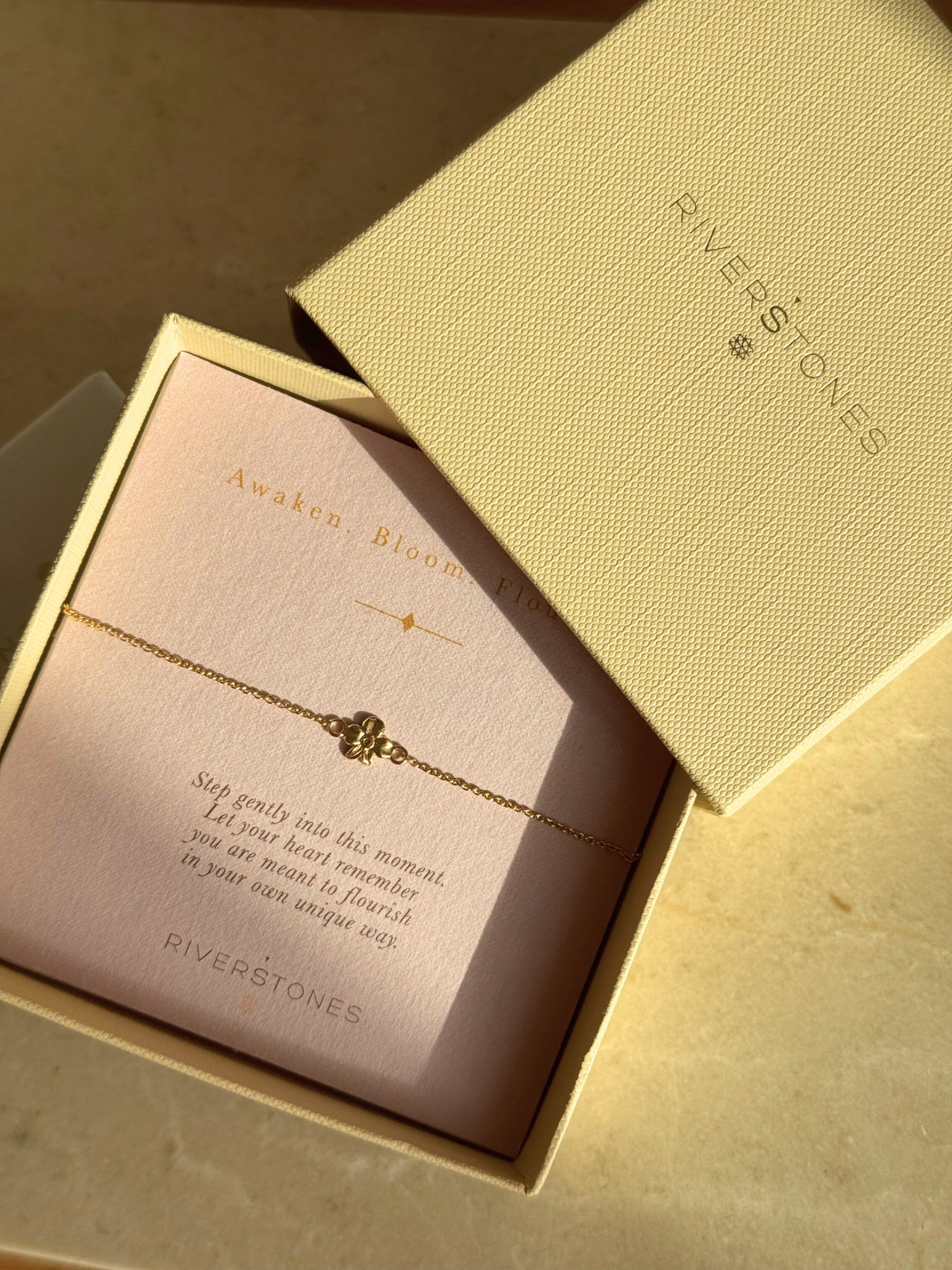 Blütenarmband, vergoldet