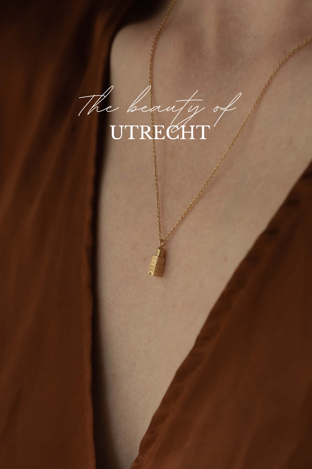Domtoren ketting utrecht verguld gedragen